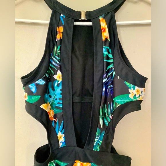 Tropical Cutout One-Piece Swimsuit - Picture 3 of 3